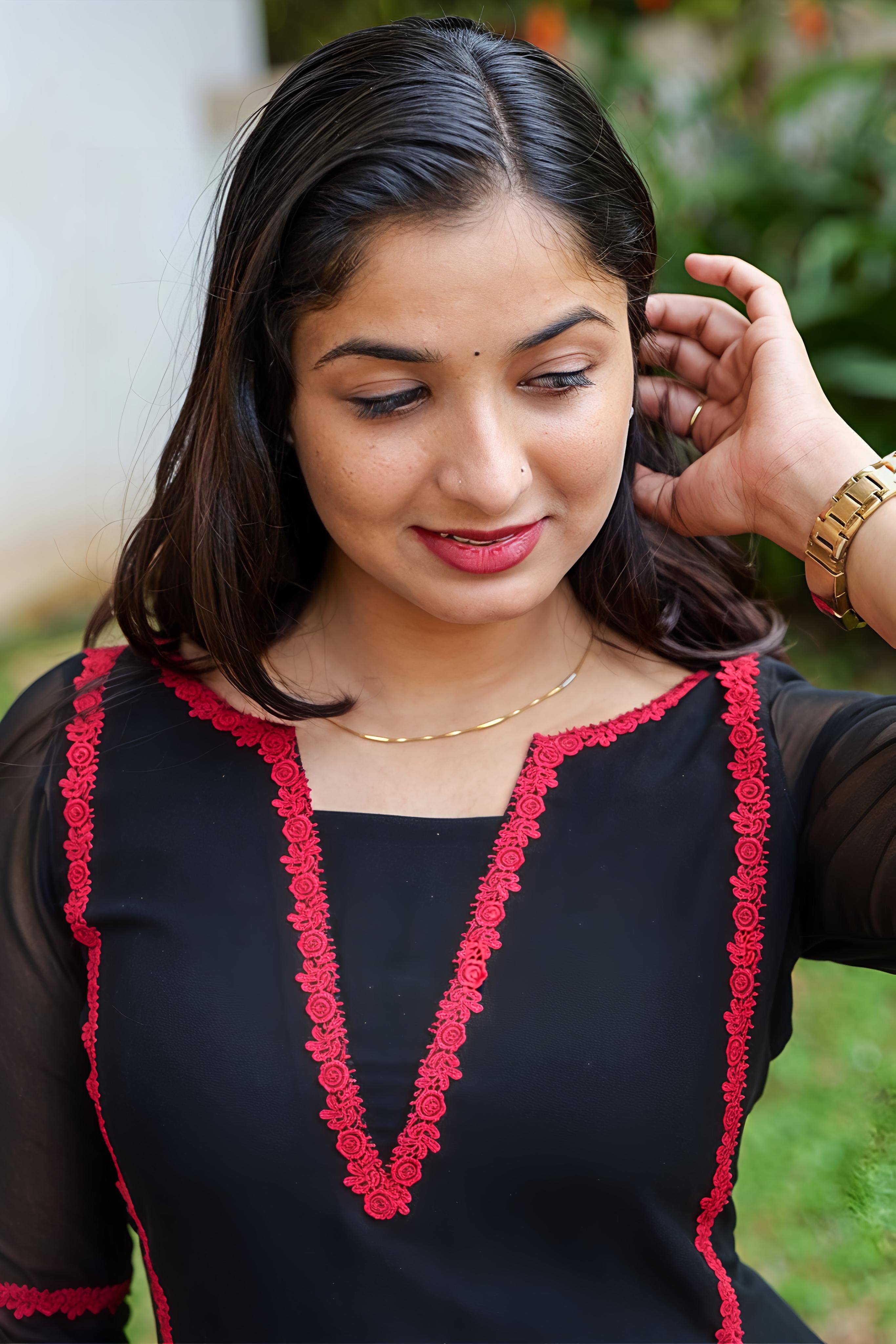 Ethnic Wardrobe With This Elegant Black Straight-Cut Kurta Set